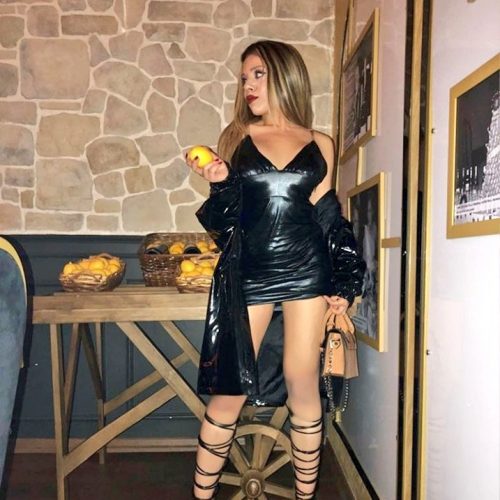 Mersin Belirli Pozisyonlarda Hizmet Veren Bakımlı Esra — Seymenli, Mersin
